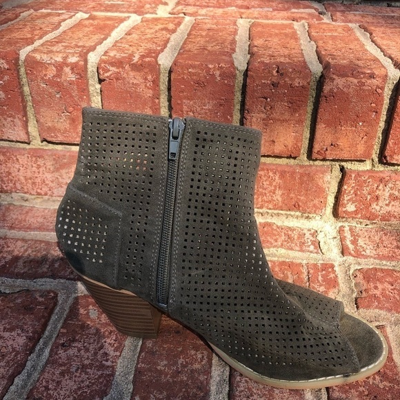 RUE 21 Peep Toe Booties Size 7/8 Olive Suede Laser Cut - Picture 7 of 12